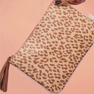 🌼3/$24 Ipsy Transformable Leopard Patterned Clutch with Tassel